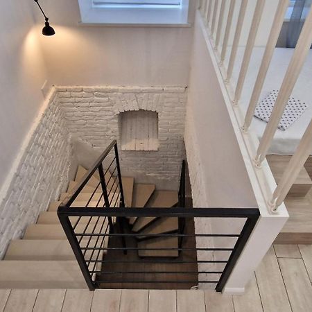 Apartamento Чорно -Білий Люкс В Центрі Leópolis Exterior foto